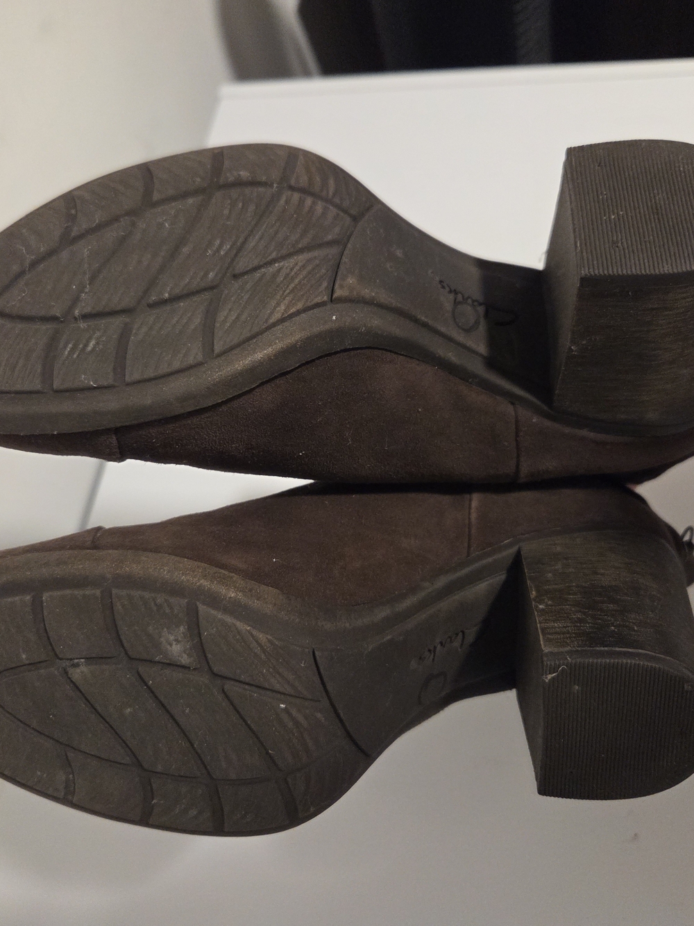 Clarks Dark Brown Suede Ankle Booties with Block Heel Boots Fall Autumn Cute - Picture 7 of 7